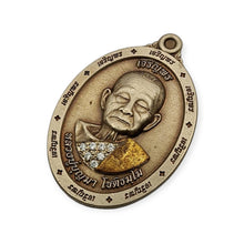 Thai amulet rian charoenporn (close eyes) 7 rob Lp Boonma Lucky Charm Pendant