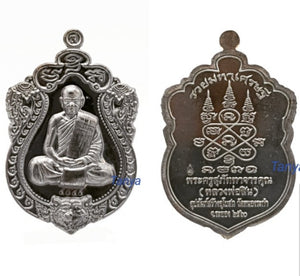 Thai amulet Rien Seama Huesea (Bai Po shape, tiger head) blessed by Lp Sin, Wat Laharnyai, Rayong province. The edition is call "Ruay Maha Sethtee" mean Rich and Millionaire. Copper material with smoked black (Rom Dham).